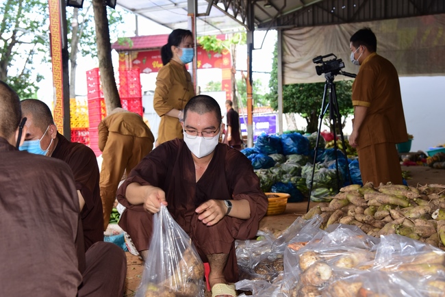 Chùa Hoằng Pháp: Tiếp tục hỗ trợ người dân khó khăn trong đại dịch Covid (đợt 8)